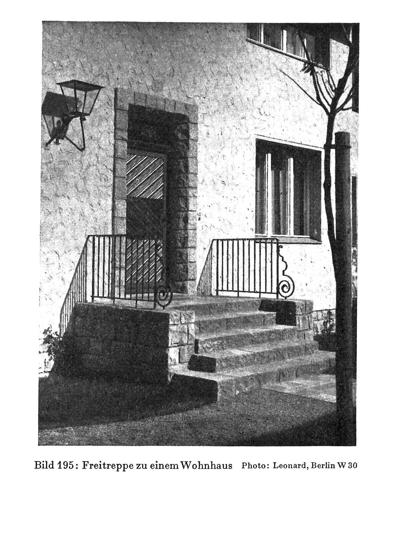 Bild 195 // Freitreppe zu einem Wohnhaus