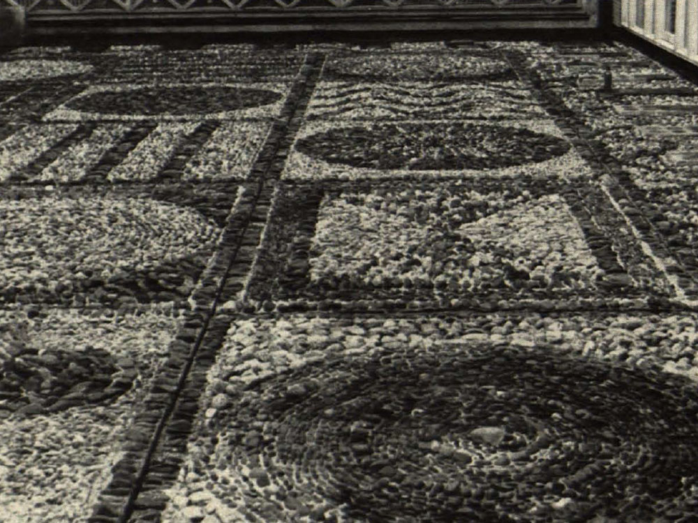 Boden mit Kieselstein-Mosaik