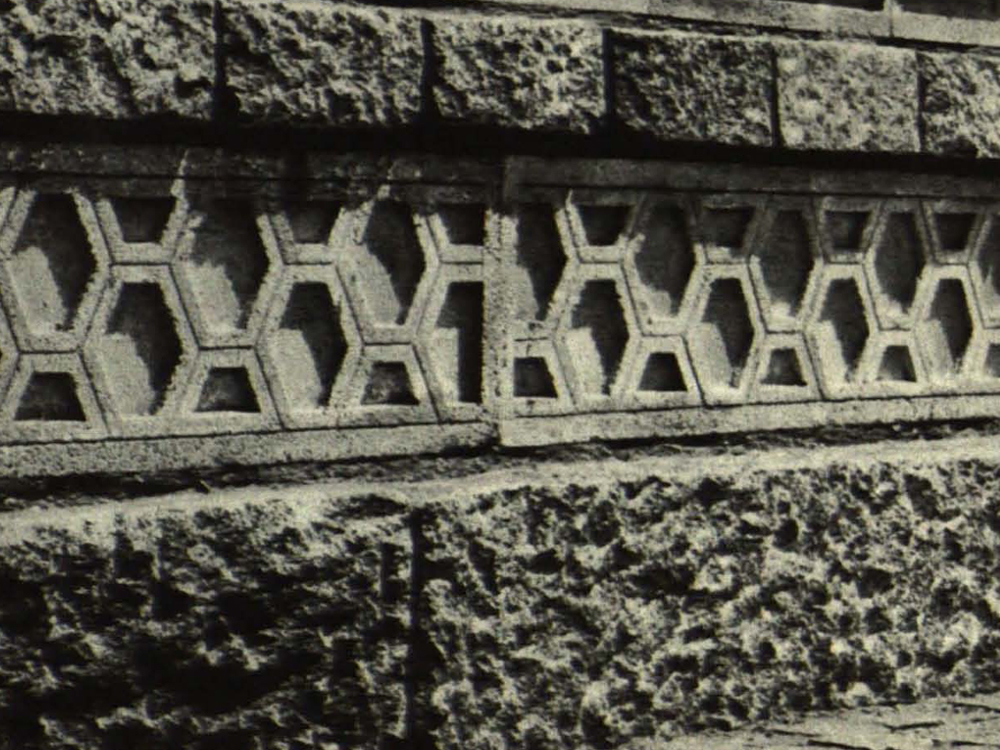 Ornamentierte und strukturierte Mauern in Beton