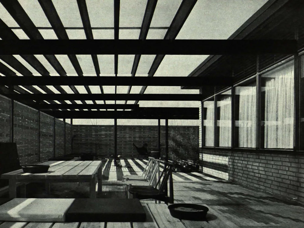 Pergola und Sonnenschutzraster