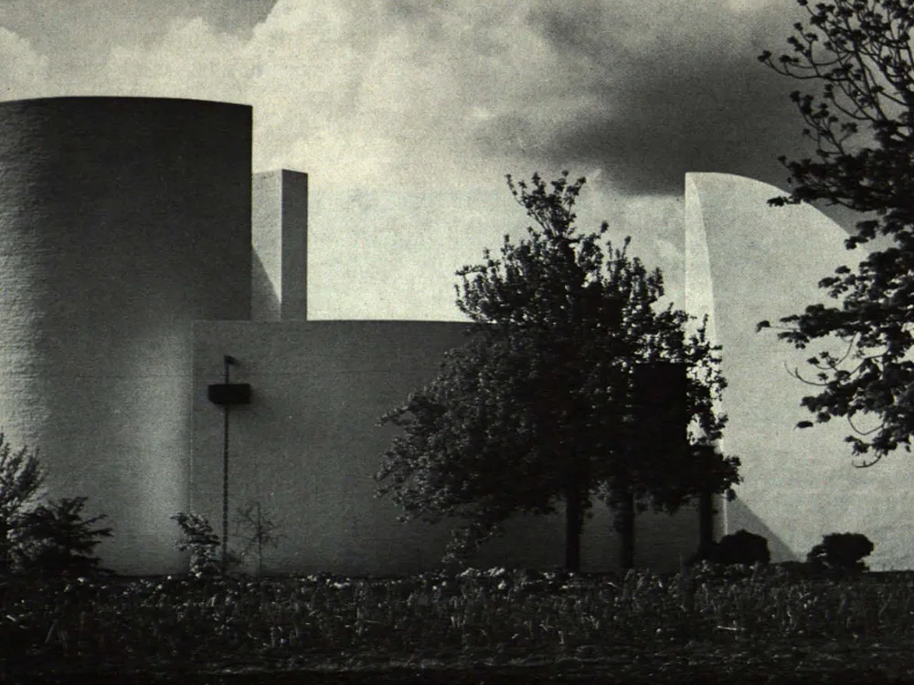Introvertierte Kirchen in Valenciennes und in Zürich