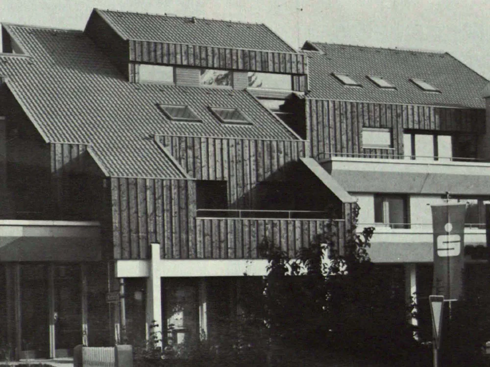 Sparkassenbau mit Post und Wohnungen in Uhlingen