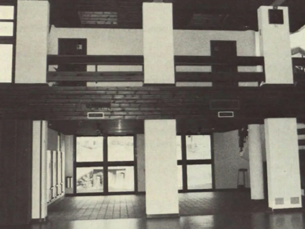 Mehrzweckhalle in Tarasp, Schweiz
