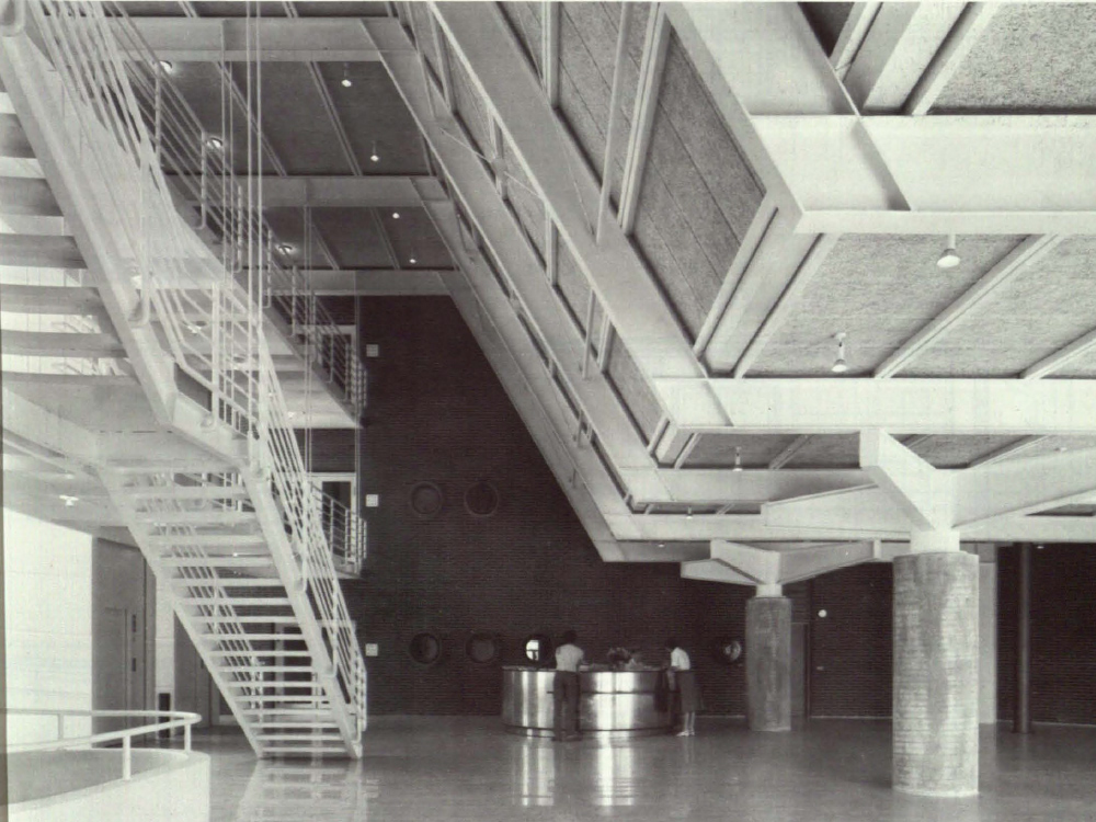 Treppe der Rathauserweiterung in Gladsaxe