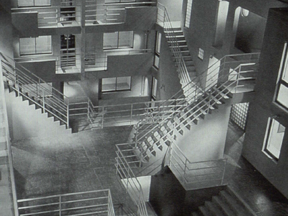 Treppenlabyrinth in einer Wohnanlage in Tokio