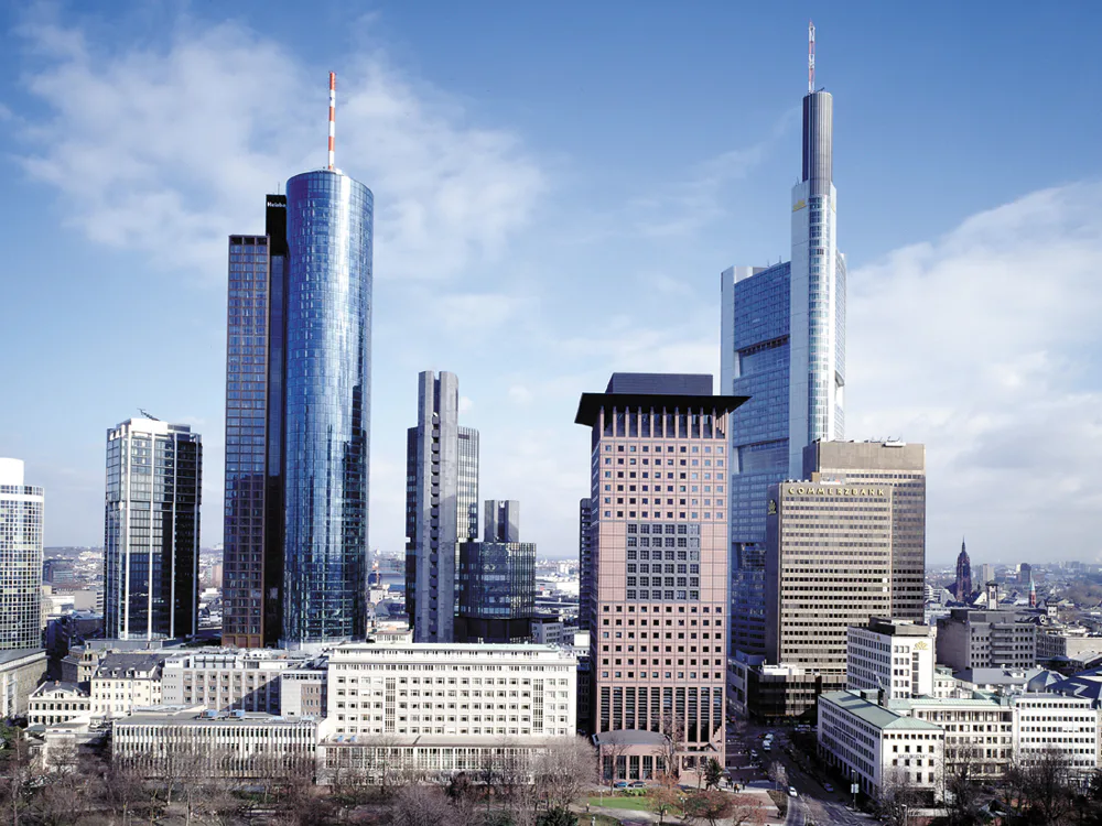 Die Skyline wächst: ein neues Hochhaus in Frankfurt am Main