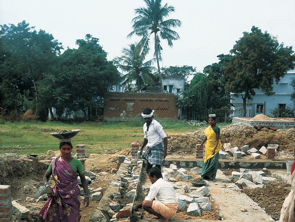 Diskussion: Dorferneuerung versus Megacities -  Selbsthilfeprojekt in Indien