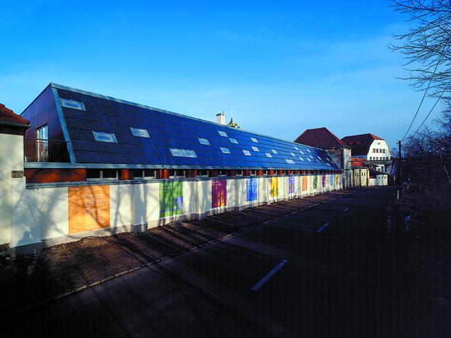 Ein neues Ateliergebäude aus Vollholz in Hellerau
