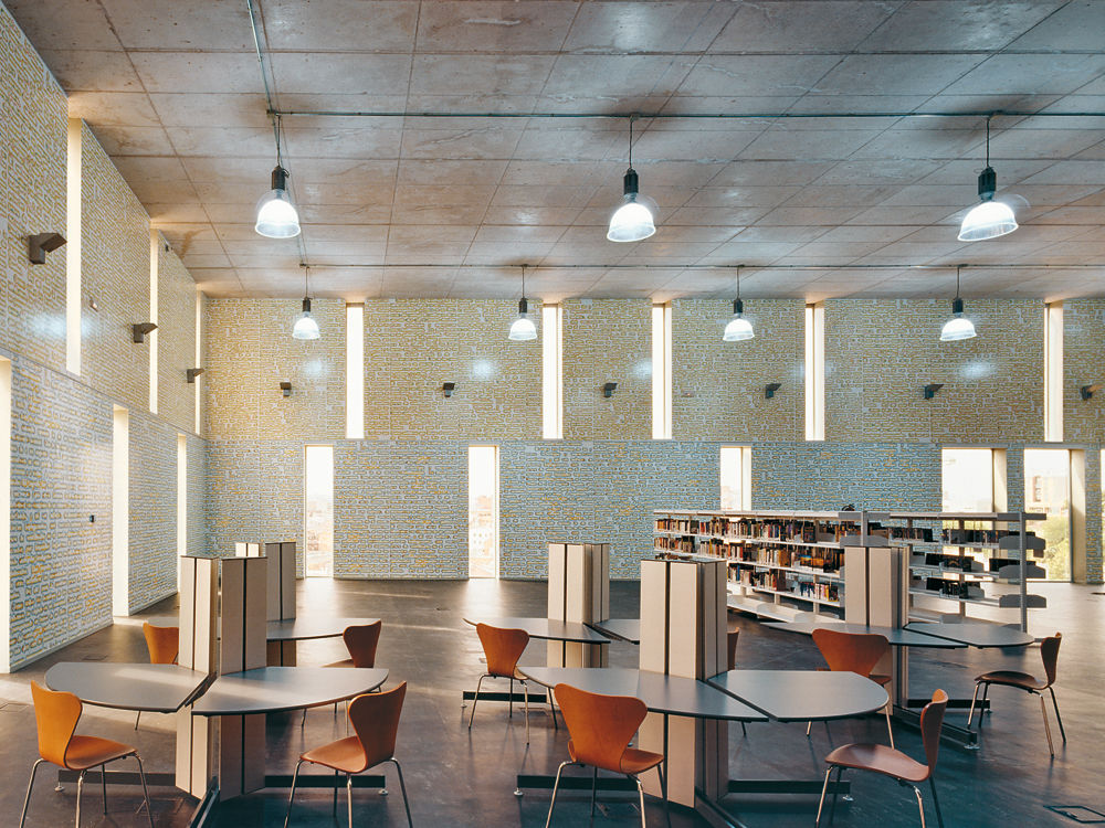 Stadtteilbibliothek in Usera, Madrid