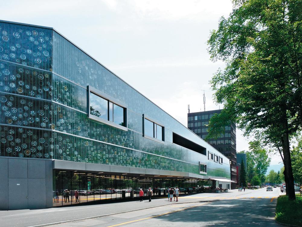 Eingangsgebäude Verkehrshaus in Luzern