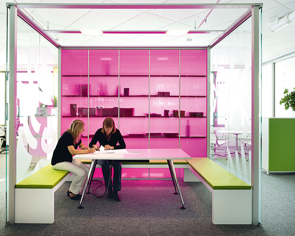 Besprechungszone im Großraum büro