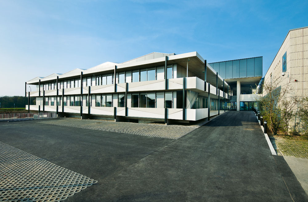Ansicht von Norden, rechts der Altbau und der Think Tank