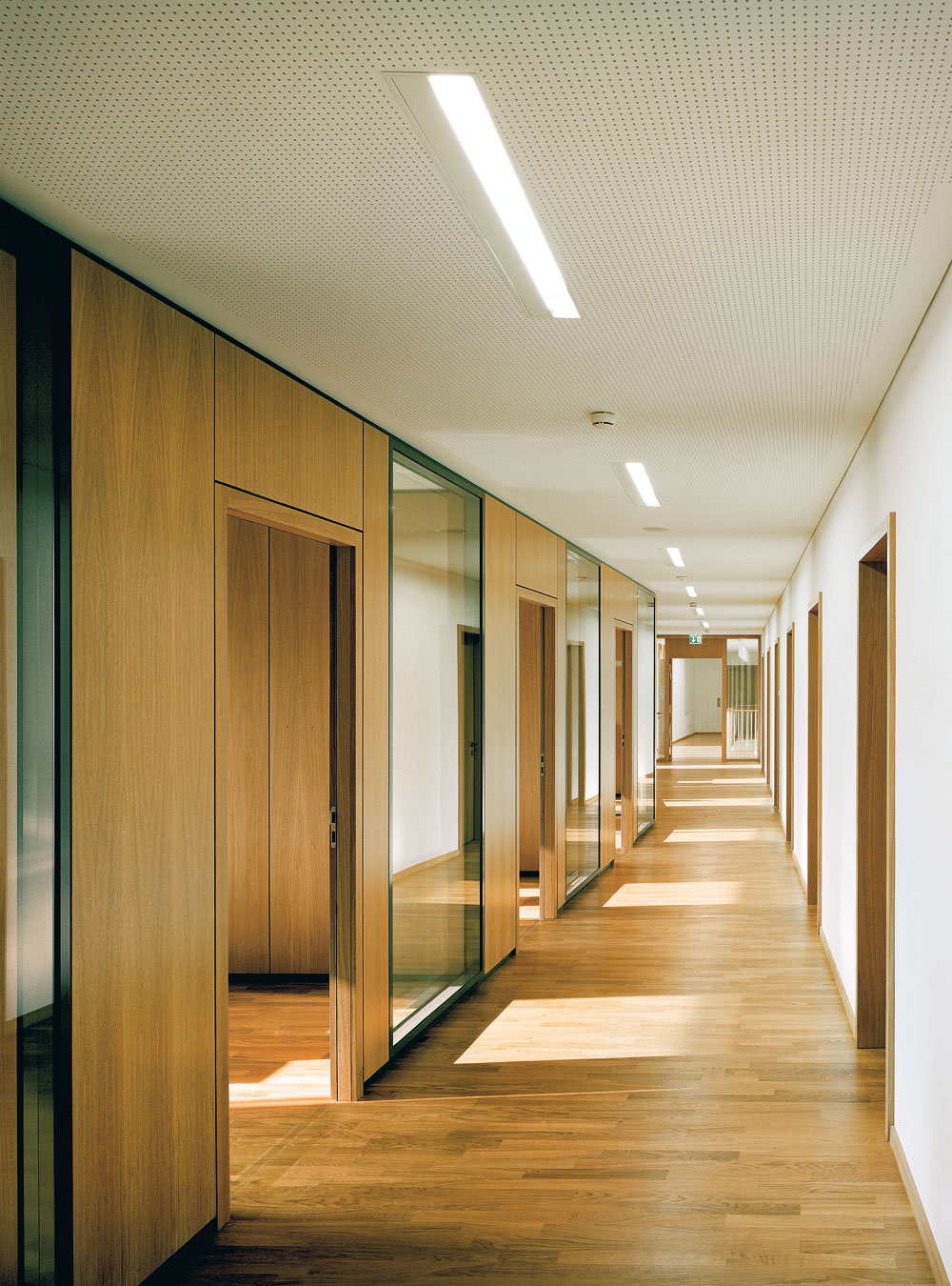 Büroflur im 4. Obergeschoss (Rechtsdienst der Landesregierung)