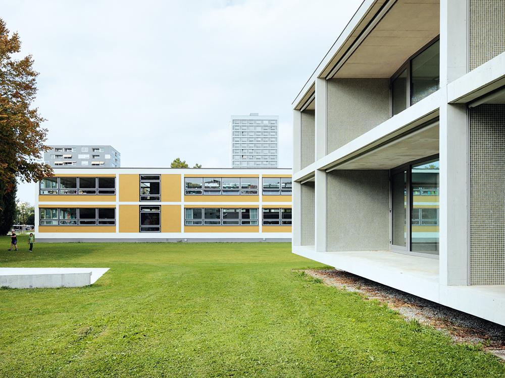 Schulanlage Hirzenbach, Zürich  (Entwurf: Boltshauser Architekten, Zürich)