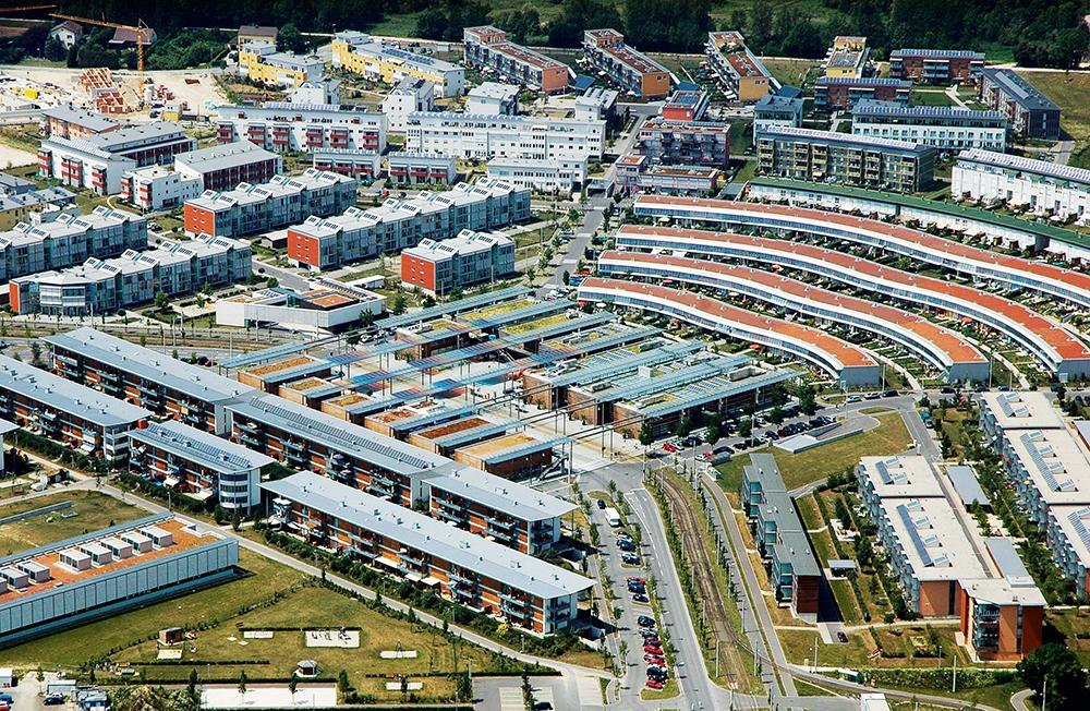 SolarCity Linz: Luftaufnahmen des Gemeindezentrums und der Gesamtanlage
