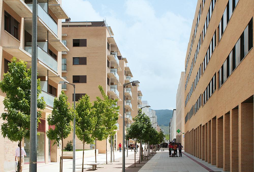 Sarriguren, Pamplona: Luftaufnahme und Straßenansicht