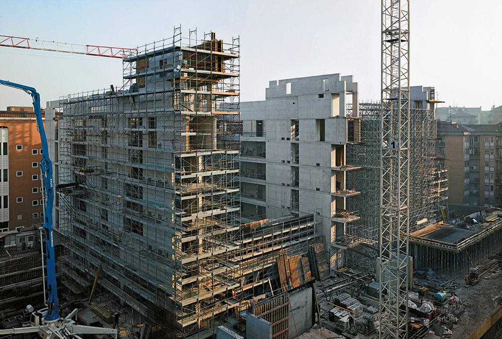 Die paarweise tragenden Wandscheiben im Bau