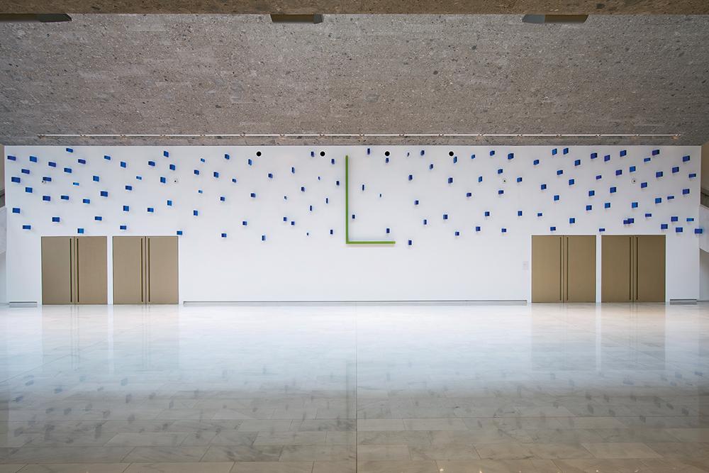 Atri memories Ultramarinblau dunkel, Herbert Hamak, 2008 Kunstharz mit Pigmenten auf Leinwand  (als Trägermedium) Foyer Untergeschoss (Wand zur Aula Magna) Galerie Studio La Città, Verona