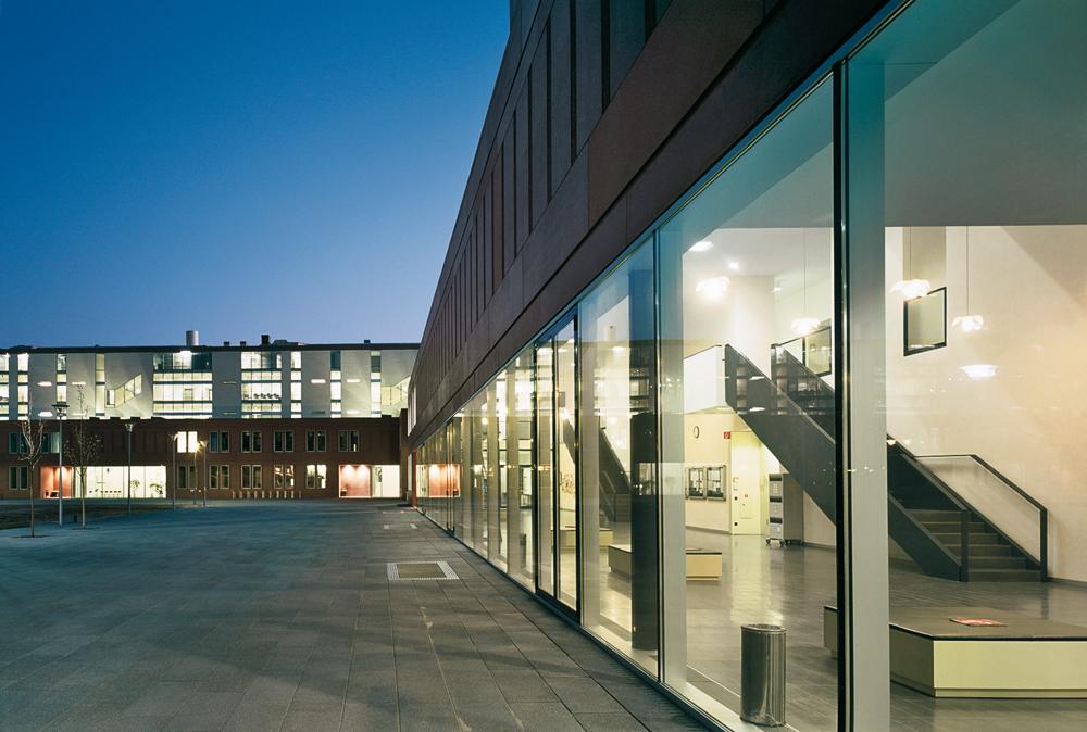 Institut für Chemie, Campus Adlershof, Humboldt Universität Berlin, 2001