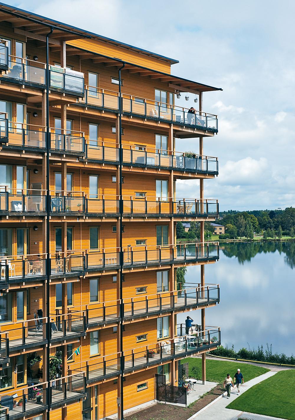 4 Häuser mit je 134 Wohnungen zwei Erschließungskerne 2- bzw. 3-Spänner EG Stahlbeton mit Pfahlgründung + 7 Geschosse Holz Fassaden: Putz bzw. BSH-Paneele geschosshoch 2 Aufzugsschächte: Holz Sprinkleranlage in den Geschossdecken