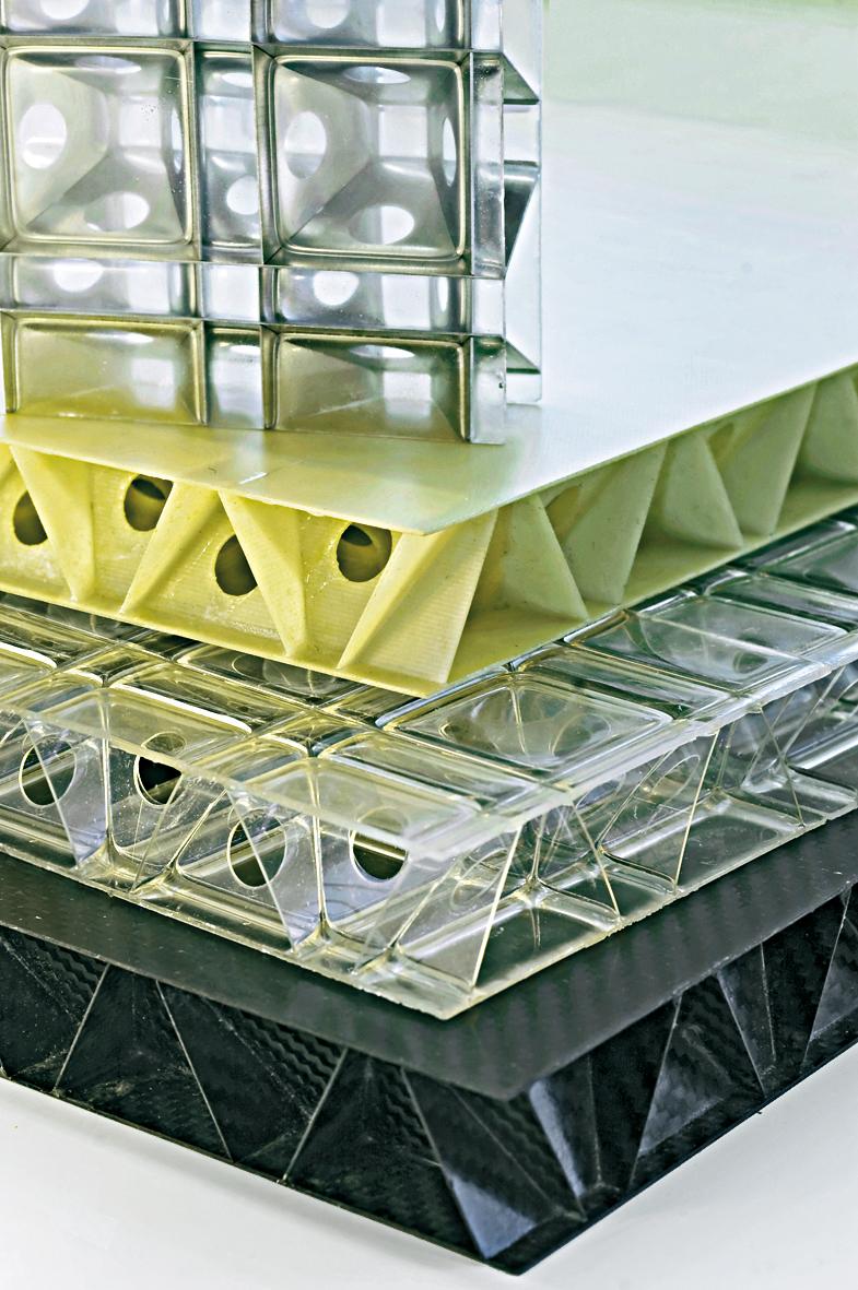 Leichtbauelemente aus CFK, Epoxidharz, GFK sowie Aluminiumkern mit Epoxidharz-Decklagen