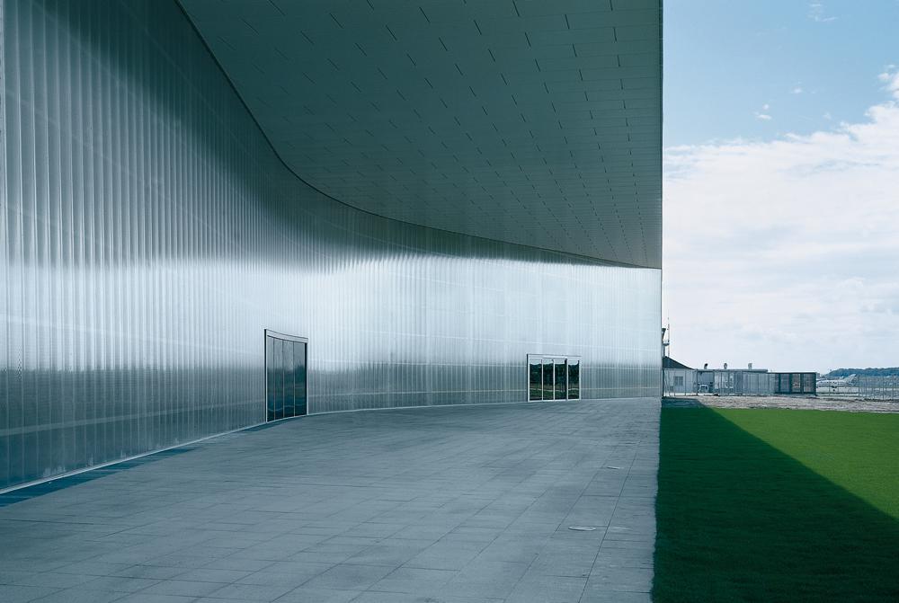 Polycarbonat-Gebäudehülle, Dornier-Museum, Friedrichshafen Architekten: Allmann Sattler Wappner Tragwerksplaner: Werner Sobek Ingenieure Fassadenplaner: R+R Fuchs