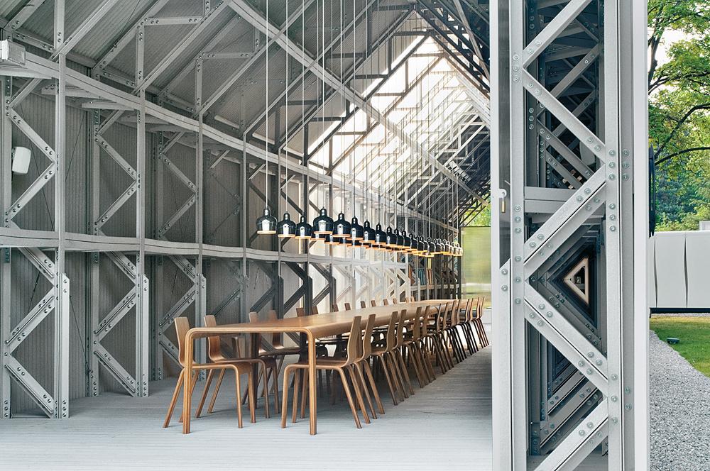 Artek-Pavillon aus Holz-/Plastik-Kompositwerkstoff, Mailand 2007; Architekt: Shigeru Ban
