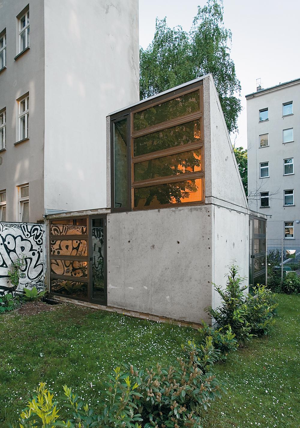 »Plattenpalast« aus Plattenbauten, Berlin 2009; Architekten: Claus Asam/IEMB mit wiewiorra hopp
