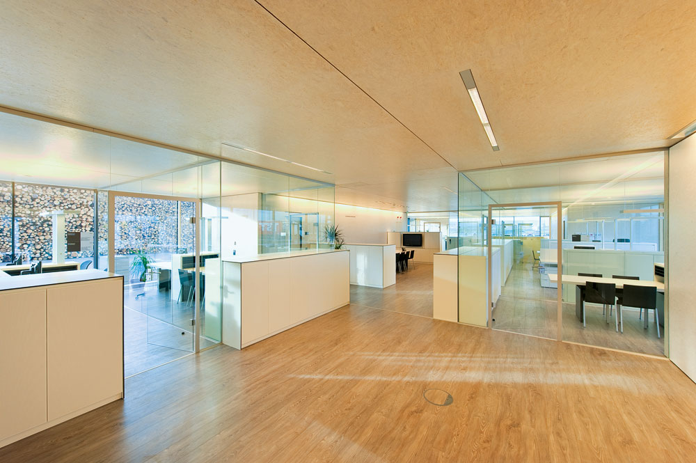 Bürobereich mit Glastrennwänden