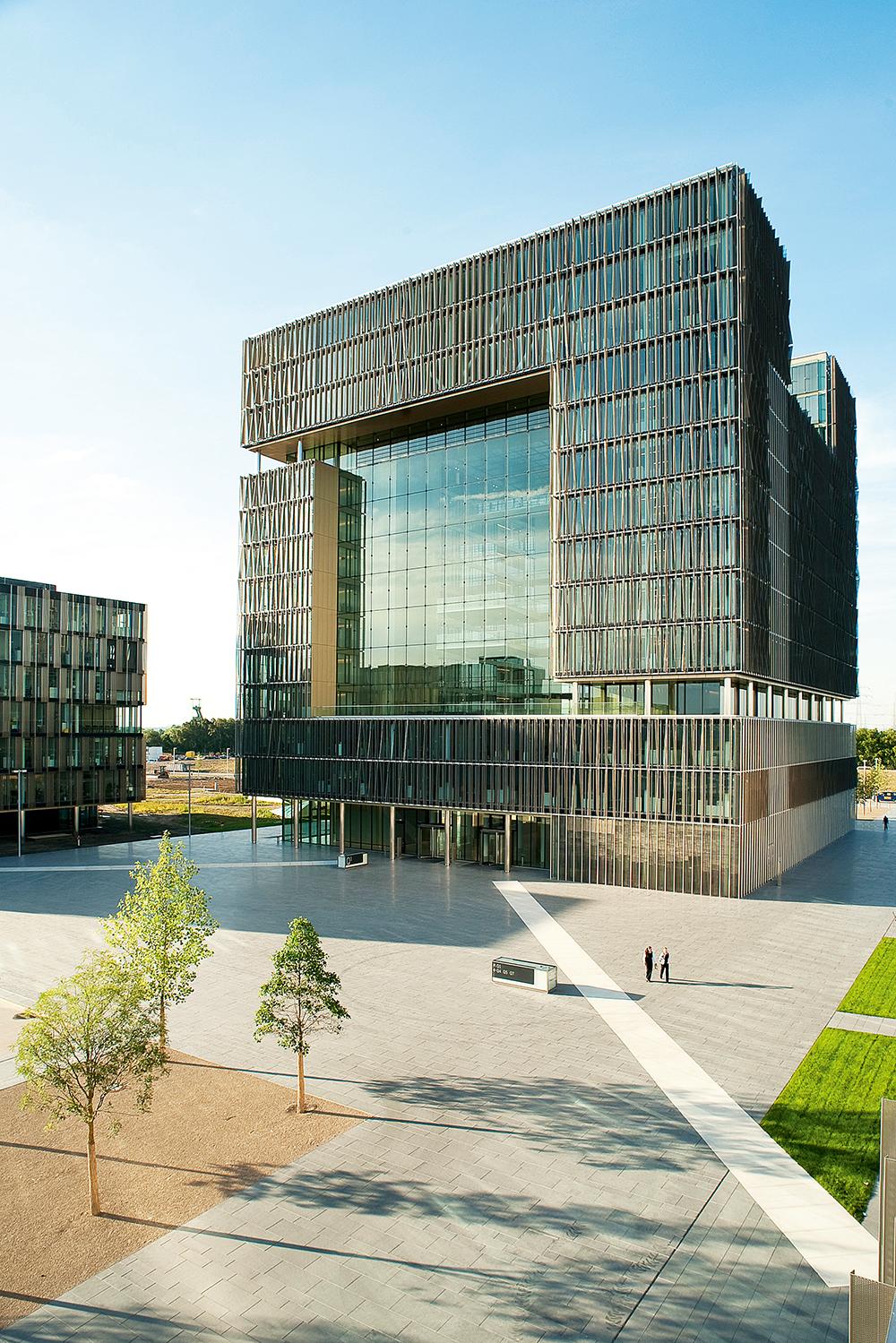 Kompakte Bürogebäude mit Atrium können primärenergetisch vorteilhaft sein.