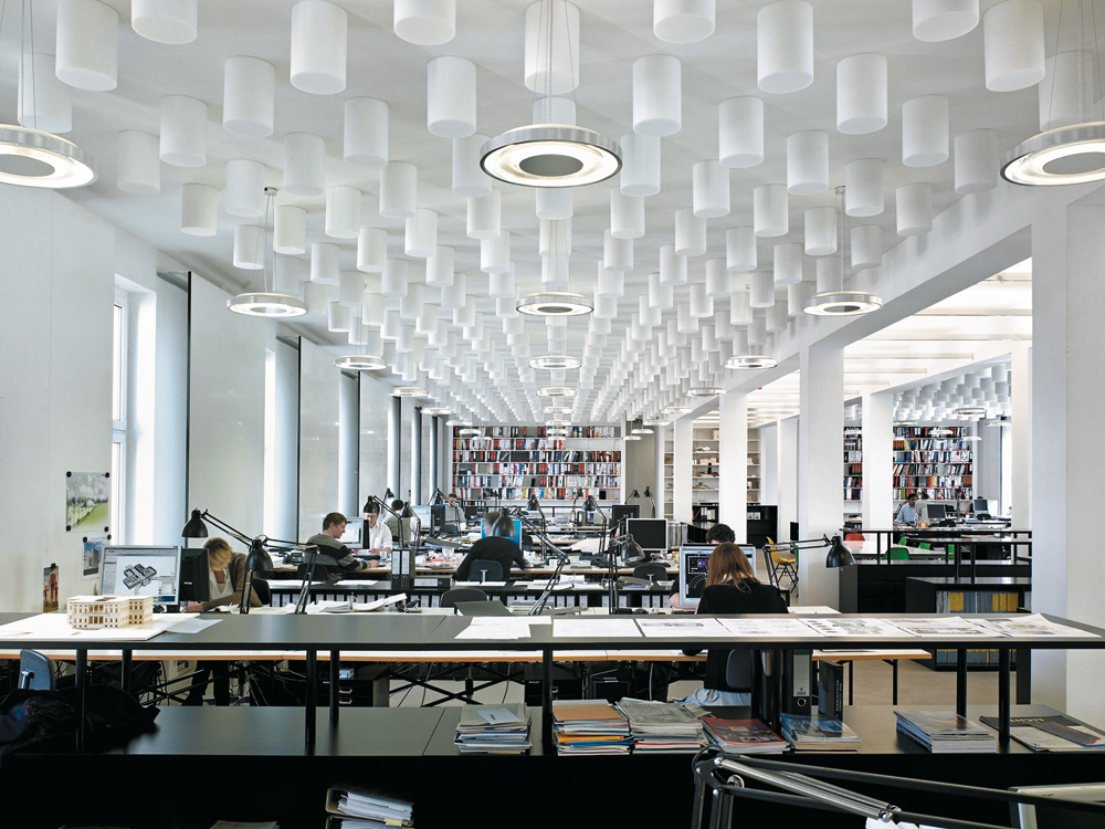 Beispiel Großraumbüro: ehemaliges Postverteilerzentrum, Frankfurt, 2009
Architekten: schneider+schumacher