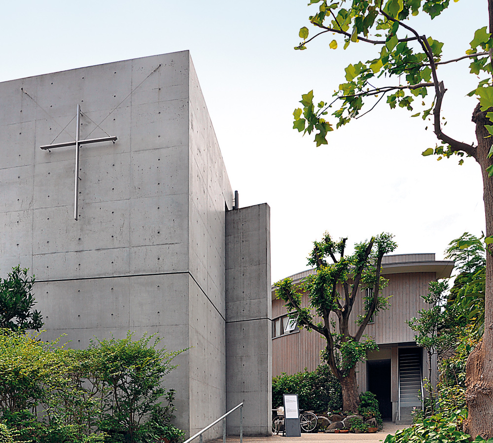 Kirche 1989 und Pfarrhaus 2010
