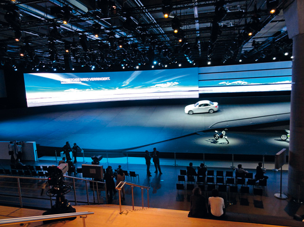BMW-Group auf zwei Ebenen in Halle 11
Ausstellungsfläche BMW: 8000 m²
Ausstellungsfläche Mini: 1300 m² 
Ausstellungsfläche Rolls Royce: 800 m²
Architekten: Blue Scope Communications
Kommunikation: Mutabor Design, Jörg Hagemann