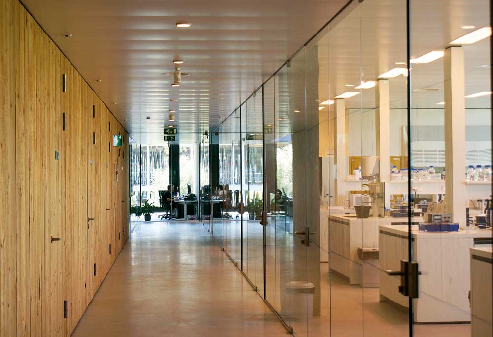 Blick in einen Laborflur