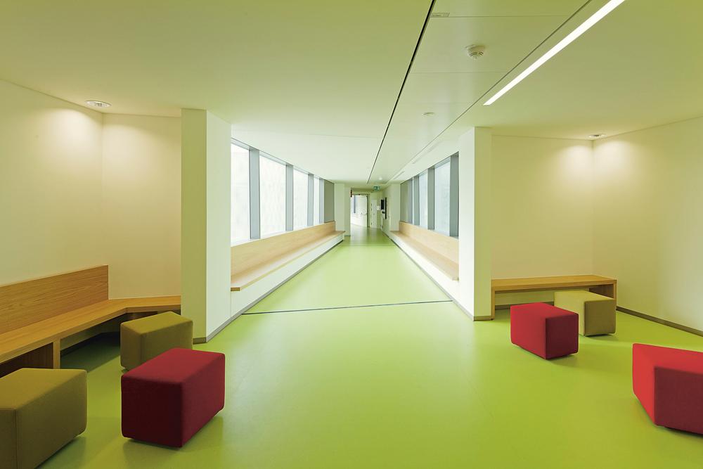 Blick in die Verbindungsbrücke zwischen Bauteil B und C