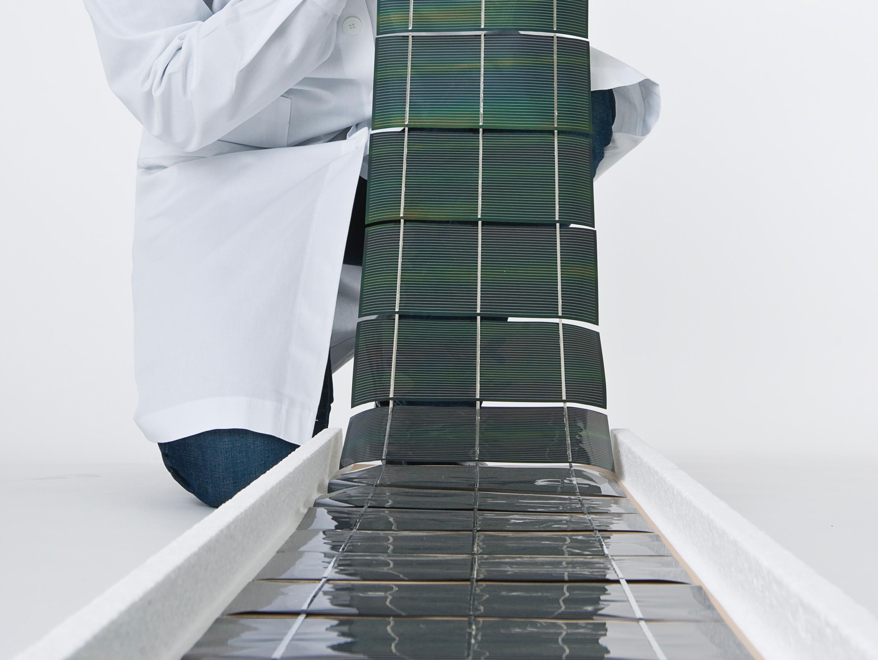 String aus Dünnschicht-Solarzellen in der Modulherstellung
