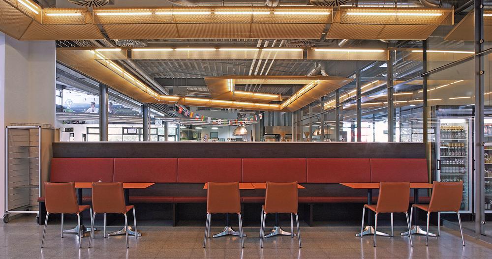 Airport Gastronomie, Flughafen Karlsruhe/ Baden-Baden, 2005, Architekten: Ursula Kohte mit Susanne Kohte