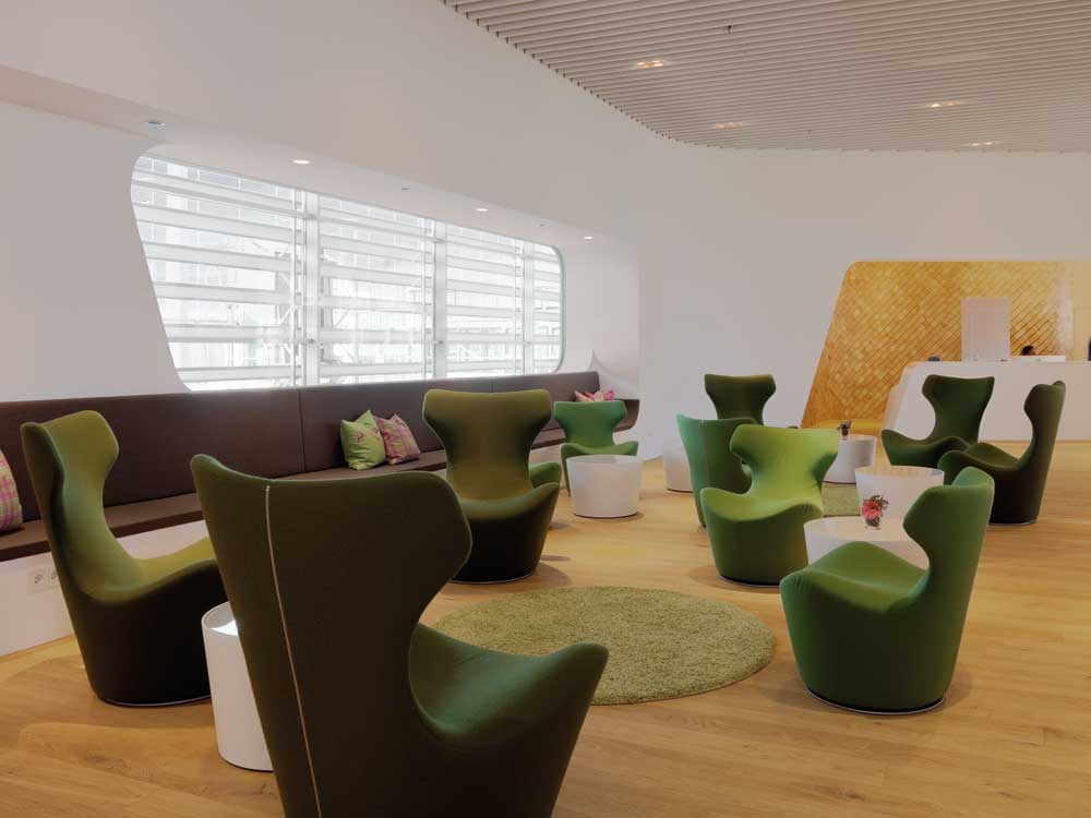 Loungebereich mit Empfangstresen