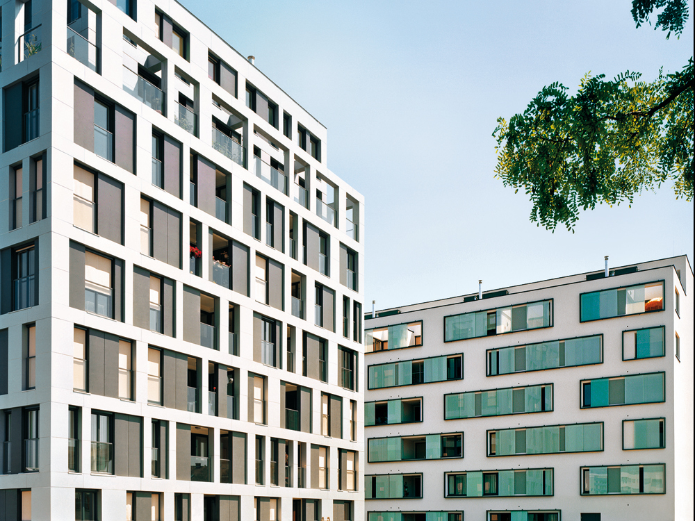 Wohnen für die Generation 50 +, Attemsgasse, Wien, 2008; Architekten: Baumschlager Eberle, Elsa Prohaska; 101 Wohnungen, große Ge bäudetiefe Mittelgang mit Oberlicht, flexible Raumaufteilung durch nichttragende Wände, abteilbares Zimmer für eine Pflegekraft in der Wohnung möglich