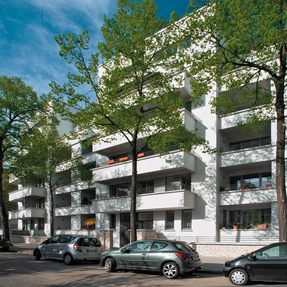 Mehrgenerationenwohnen Schwarzwaldblock, Mannheim 2007–2015; Architekten: Stefan Forster; 
Blockrandbebauung, sukzessiver Abriss des Altbaus und Neubau in vier Bauabschnitten, Bewohner ziehen wieder in Neubau ein, 245 Wohnungen, barrierefrei, niedrige Fensterbrüstungen, Türbreiten 1,00 m, Wohnungsmix, Pflegeeinrichtungen in unmittelbarer Umgebung