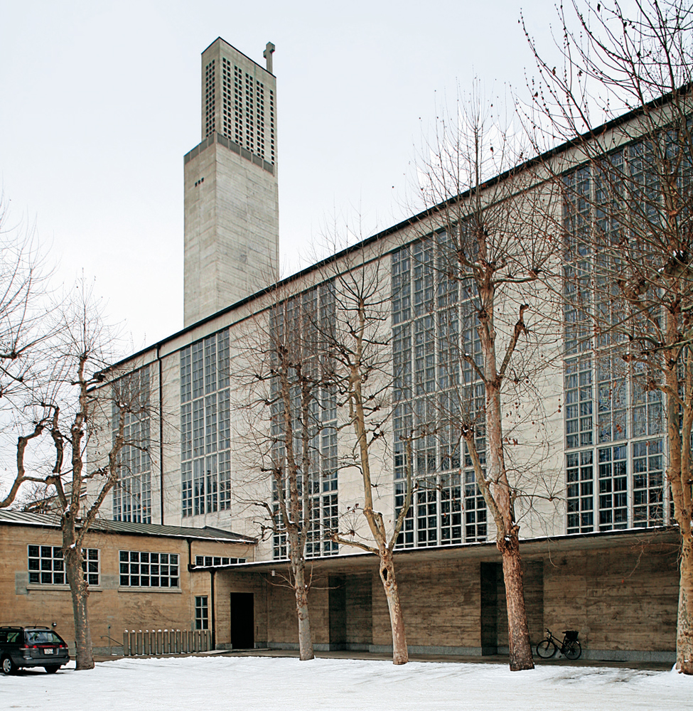 nach der Sanierung

St. Antoniuskirche in Basel, 1925 –1927; erster Schweizer Kirchenbau in Sichtbeton
Architekt: Karl Moser; Sanierung 1985 –1991