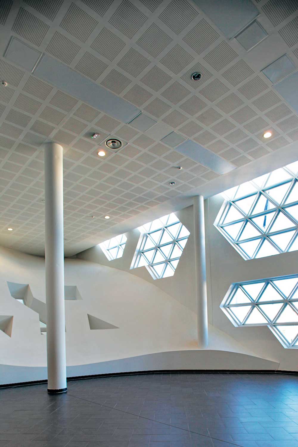 Foyer-und Ausstellungshalle im Erdgeschoss