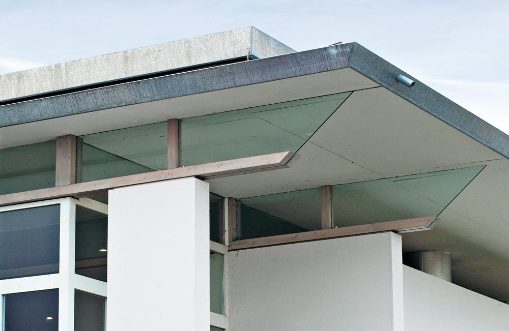 Glas-Holz-Verbundträger, Hotel Palafitte, Neuchâtel 2001–2002, Architekt: Kurt Hofmann, Tragwerksplanung: Julius Natterer