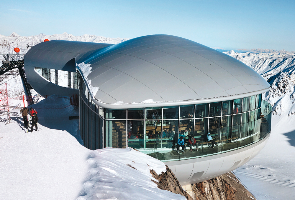 fertiggestellte Bergstation im April 2013