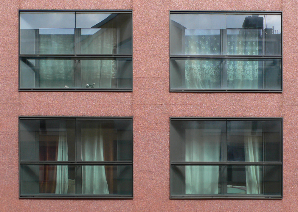 Glasgranulat im Oberputz: Wohn- und Geschäftshaus von Fink + Jocher