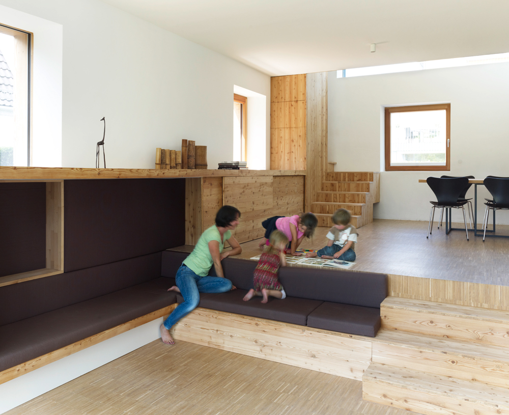 Wohnraum mit Sitzstufen