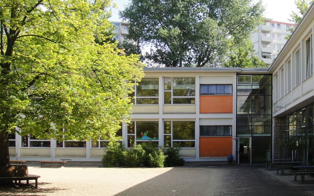 Denkmalgeschützt wie viele Bauten im Hansaviertel: die Hansa-Grundschule (Architekt: Bruno Grimmek)