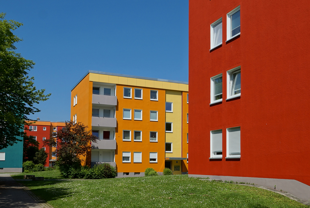 Viel Grün, viel Farbe, aber energetisch ineffizient: Wohnsiedlung in Neuaubing
