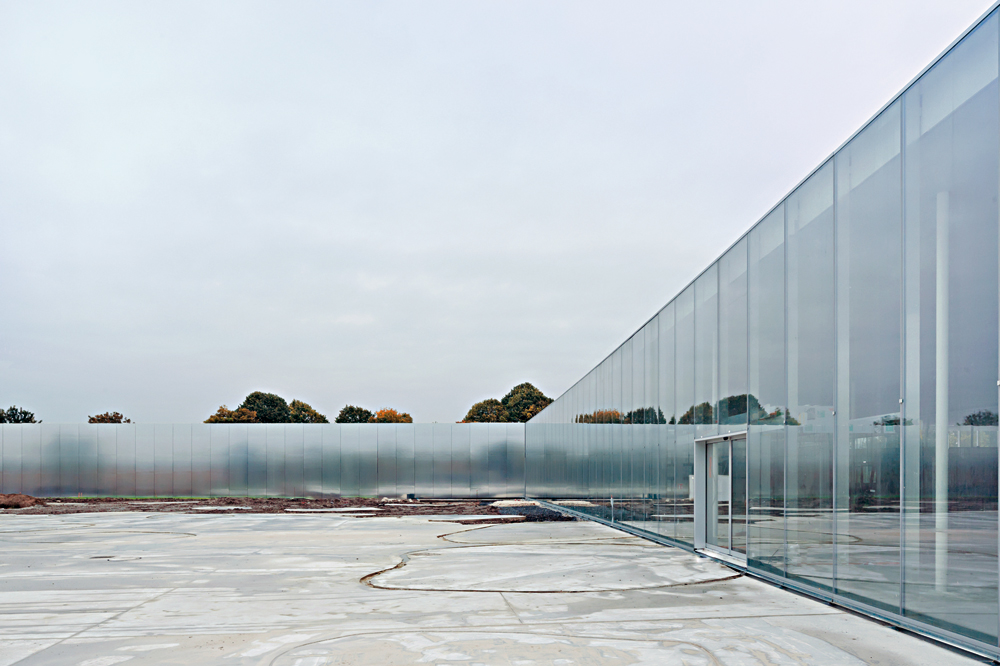 Ansicht gläserne Eingangshalle und Aluminiumfassade Ausstellungspavillon