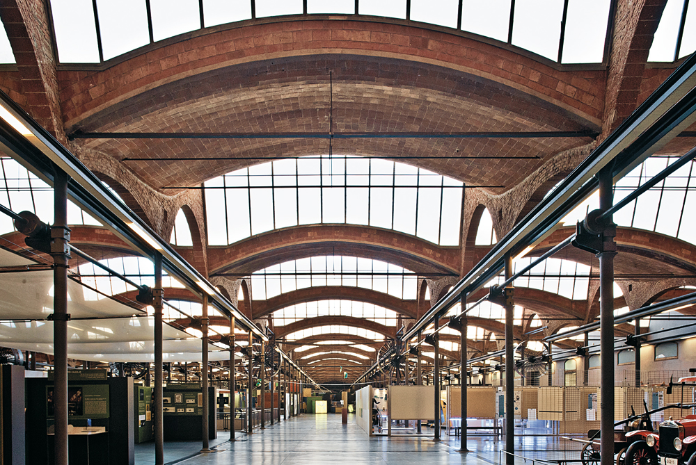 zweischaliges katalanisches Gewölbe auf Eisen stützen über 15 000 m² Grundfläche: ehemalige Textilfabrik Vapor Aymerich, Amat i Jover in Terrassa, 1908; Architekt: Lluís Muncunill